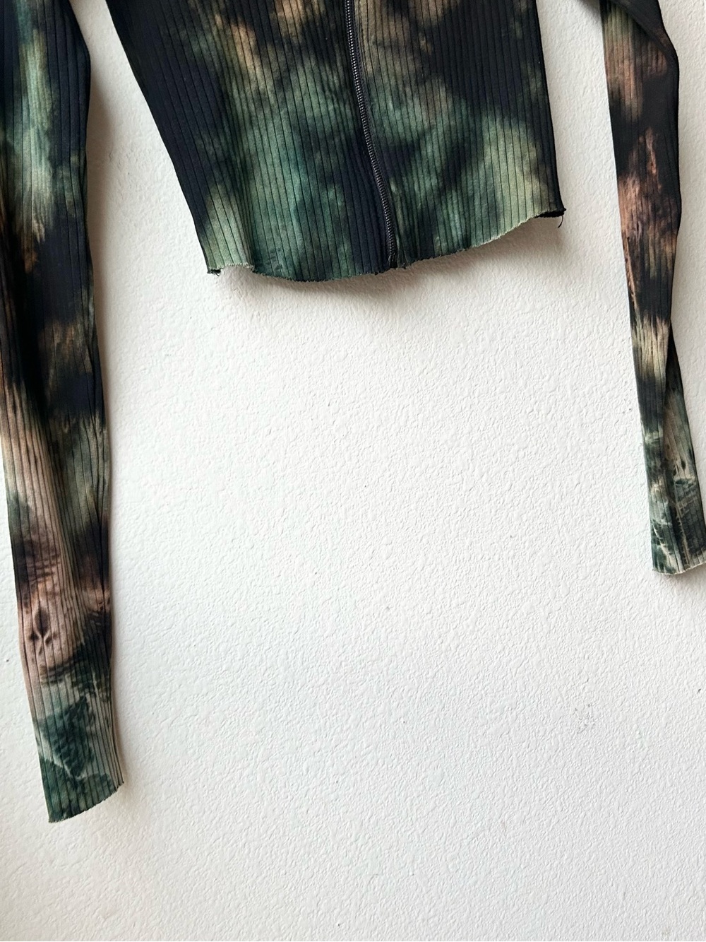 NWT Cotton Citizen Ibiza Turtleneck Ribbed Crop Top in Green Desert Mirage Sz XS - Picture 9 of 16